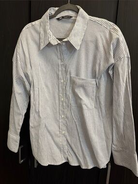 Zara Men's Blue and White Striped Button-Down Shirt